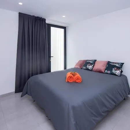 Villa Mansion With Heated Pool - Jacuzzi Corralejo