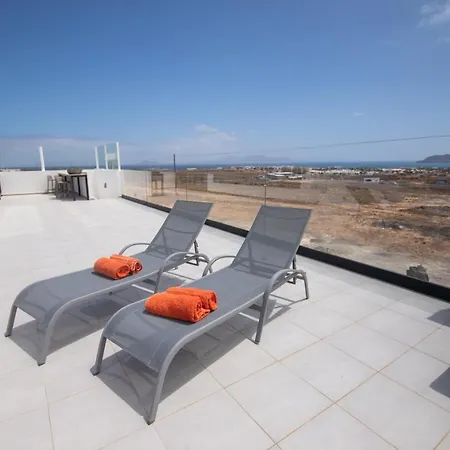 Mansion With Heated Pool - Jacuzzi Villa Corralejo