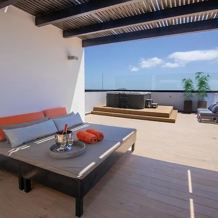 Mansion With Heated Pool - Jacuzzi Villa Corralejo