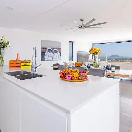 Villa Mansion With Heated Pool - Jacuzzi Corralejo