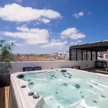 Villa Mansion With Heated Pool - Jacuzzi Corralejo