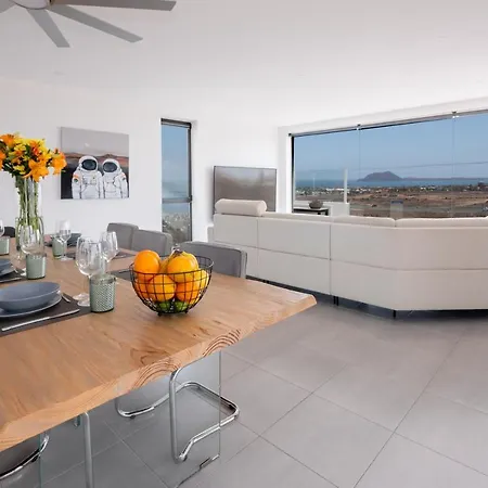 Mansion With Heated Pool - Jacuzzi Villa Corralejo